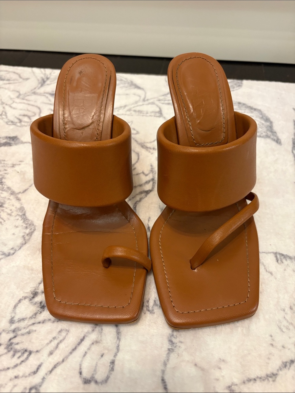 Zara Women’s Tan Leather Square-Toe heeled Sandals